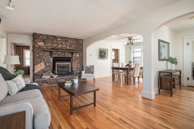 Photo - 3 BEDROOMS, 1.5 BATH HOME, CLOSE TO HOSPITAL AND DOWNTOWN!