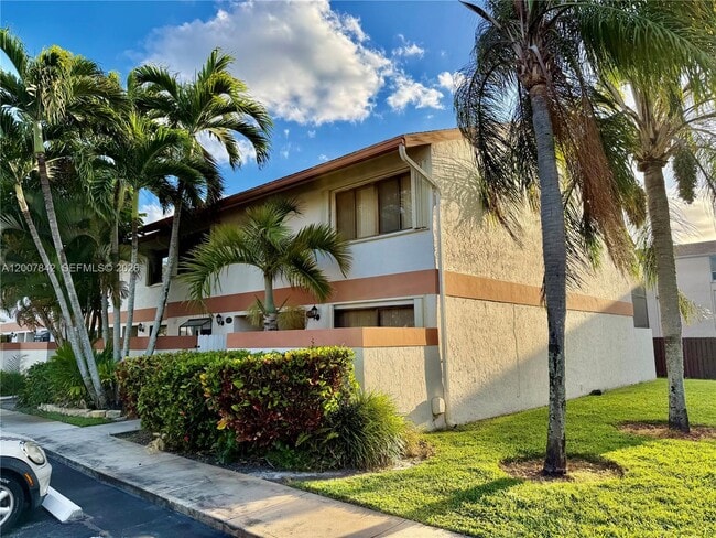 Building Photo - 4403 SW 70th Terrace