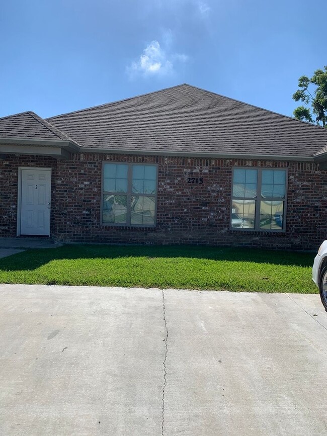 Building Photo - Apartment for lease Unit A