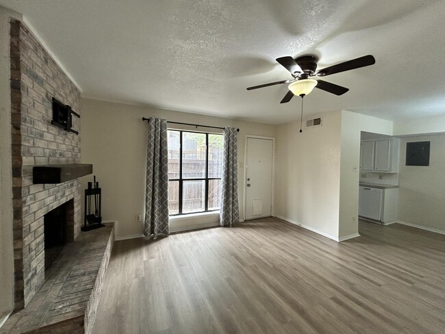 Photo - 8601 Memphis Dr Unidad A8