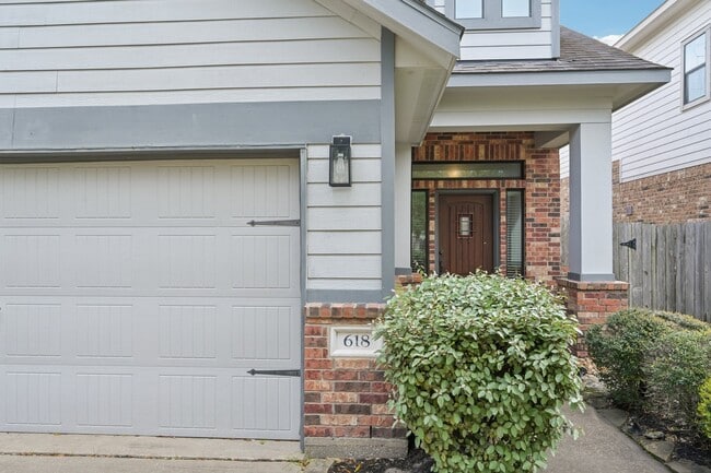 Photo - 618 Aulia Ln