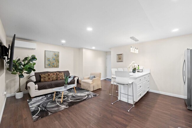 6238 University Ave Unit 1/2