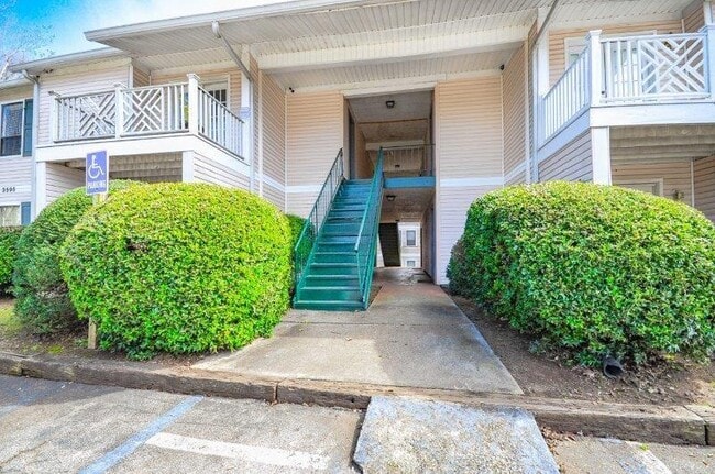 Building Photo - 3595 Woodbriar Cir Unit 1D