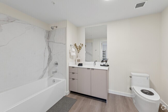 B2.2 - 2BR, 2BA - 1,178SF - Primary Bathroom