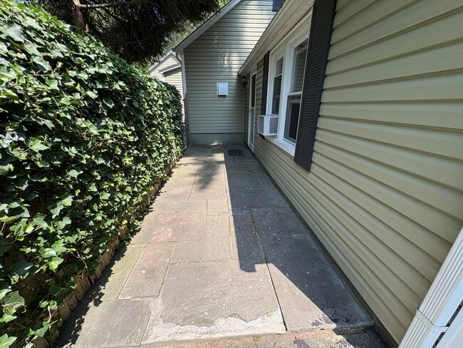 Building Photo - 15 Ingersoll St Unit 1 Rental