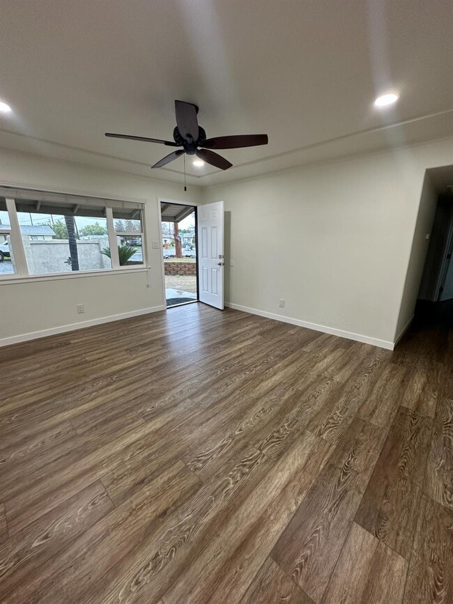 Photo - 4554 N Manila Ave