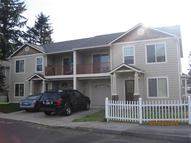 Building Photo - 4201 SE 94th Ave Rental