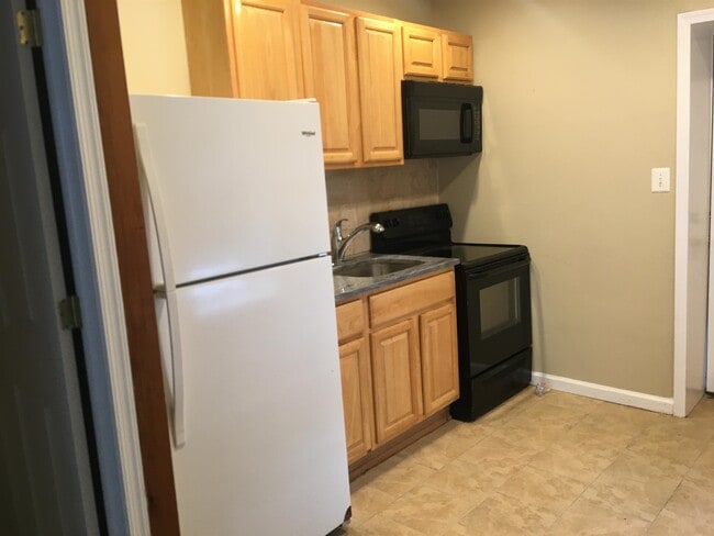 Photo - 17 E Ashmead St