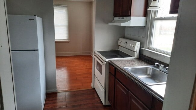 Photo - CUTE 2 BEDROOM FOR LEASE IN MADISON HEIGHTS