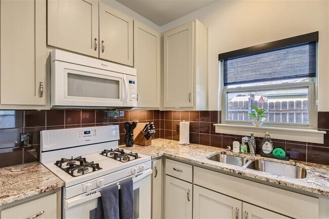 Photo - 2012 Willow St Unit B