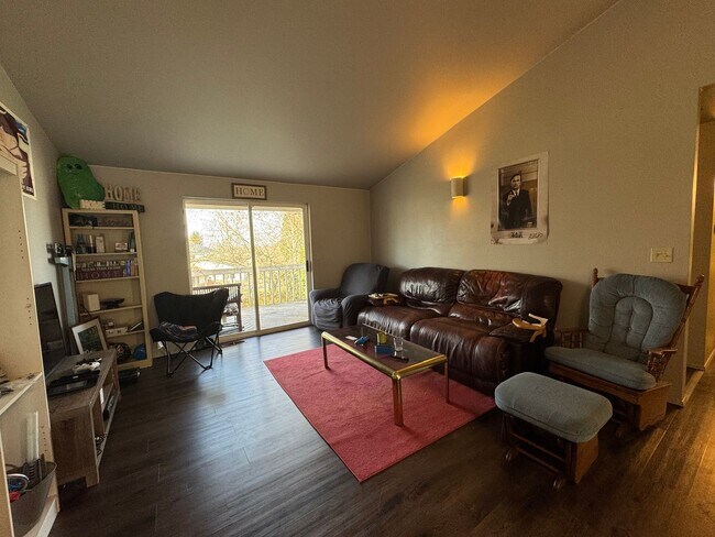 Photo - Nice and Spacious 5 Bedroom 2 Bath House C... Unidad # 2217