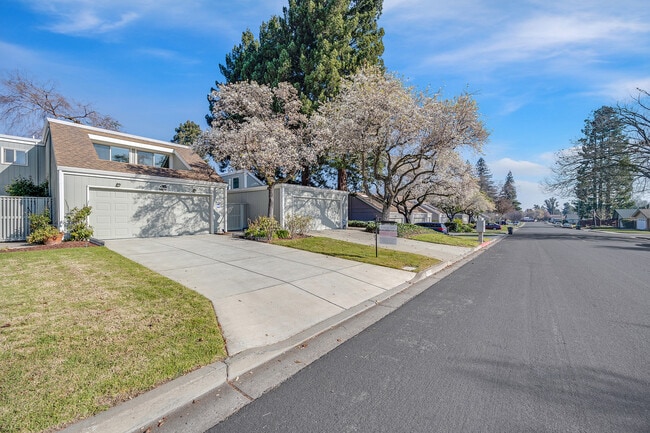 Building Photo - 7551 Maywood Dr