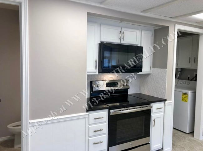 Photo - Beautiful 3 Bedroom Duplex in Olathe-Avail...