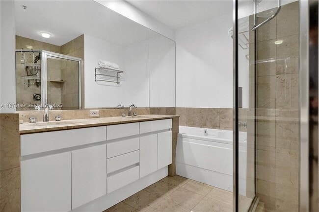 Photo - 808 Brickell Key Dr Unidad 2506