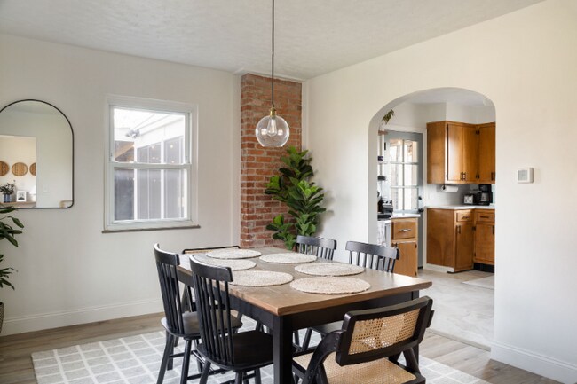 Photo - 1027 W 6th Ave