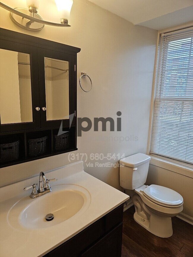 Photo - 1 W 28th St Unidad 501