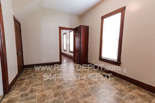 Photo - 1102 Harriet St