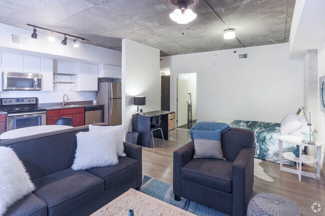 Studio, 1 BA - 570 SF