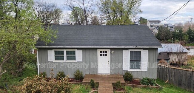 Building Photo - 825 Highland Ave