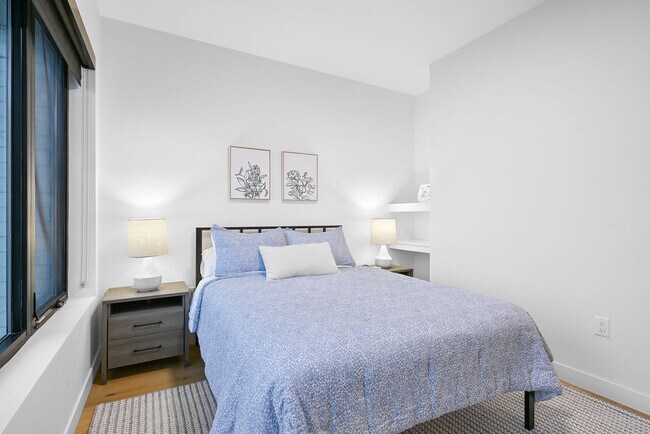 B15 - 1 Bed + Den - 946SF (Furnished)