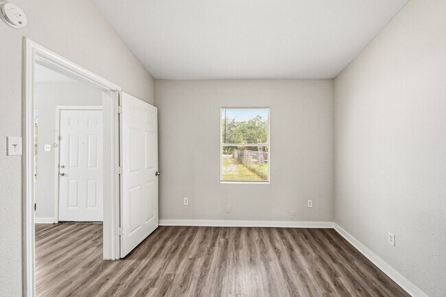 Photo - 10001 Lucore St
