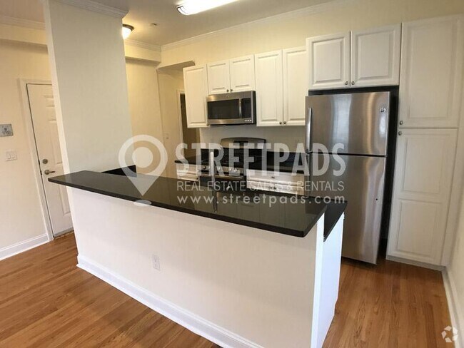 Building Photo - 2 bedroom in Cambridge MA 02138 Rental