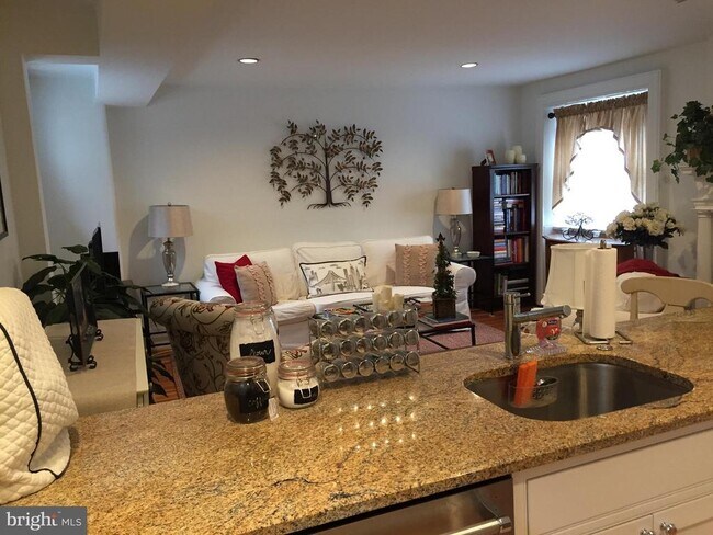 Photo - 235 S 21st St Unidad GR