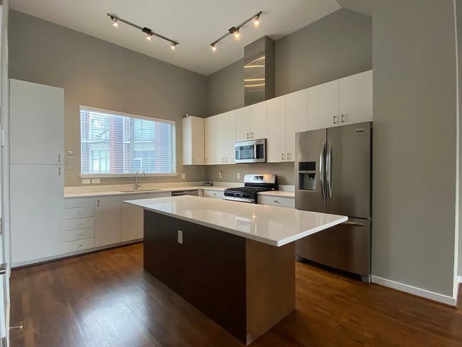 Cocina - 1132 E Quincy St
