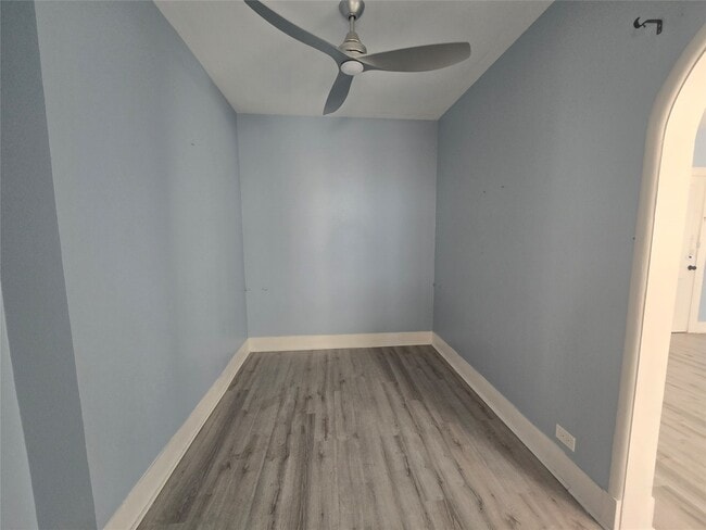 Photo - 725 Broadway Avenue J Unit 11