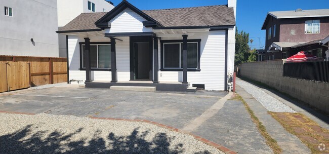 Building Photo - 950 N Kingsley Dr Unit 952 Rental