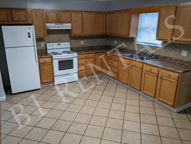Photo - 210 5th St