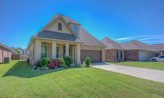 Modern Home in Riverscape Subdivision Near... - Modern Home in Riverscape Subdivision Near...