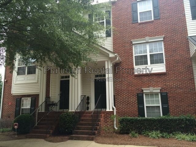 Building Photo - 244 Village Square Dr