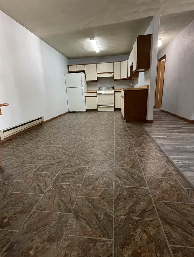 Photo - 410 10th Street N