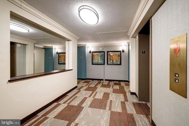 Photo - 203 Yoakum Pkwy Unit 821