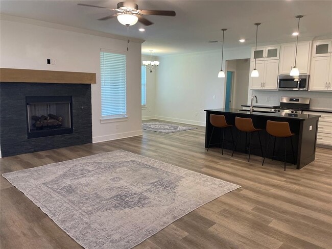 1325 Monterey Dr