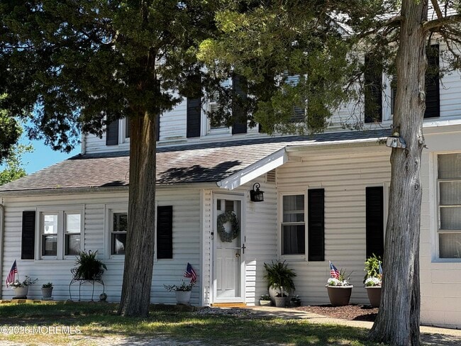 Building Photo - 1712 Bay Ave Unit B