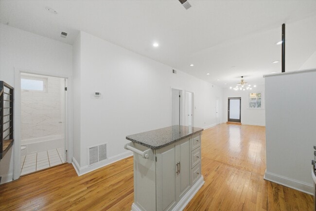 Photo - 1925 W Armitage Ave