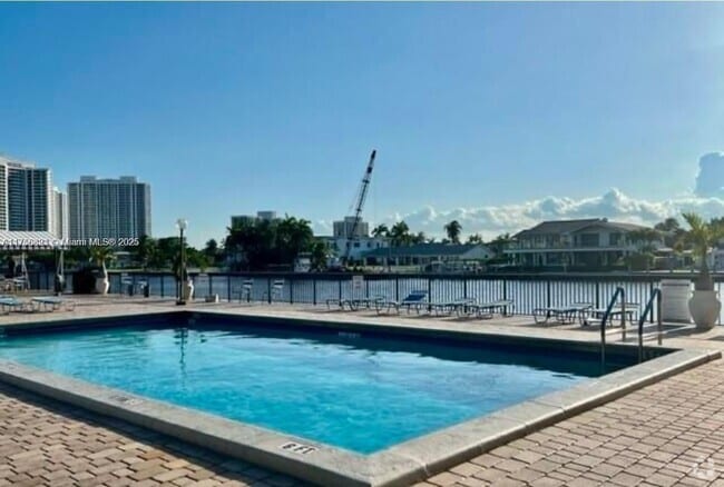 Building Photo - 2017 S Ocean Dr Unit 305 Rental