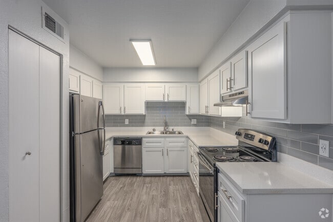 Mezzo - 923SF - Kitchen