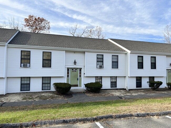 Building Photo - 61 Aspetuck Vlg Unit 61