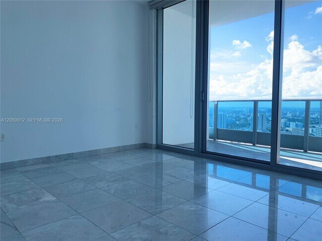 Photo - 200 S Biscayne Blvd Unidad 4412
