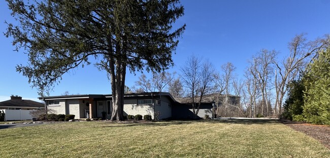 Building Photo - 2 W Ridge Ave