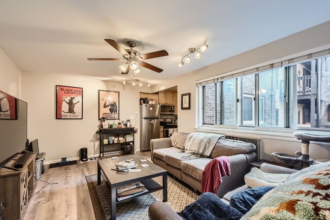 Photo - 644 W Arlington Pl Unidad 2J