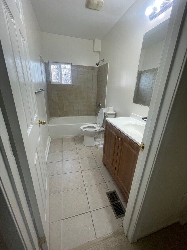 Photo - 2000 McHenry St