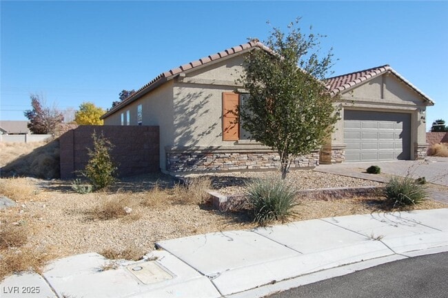 Photo - 6471 Burke St