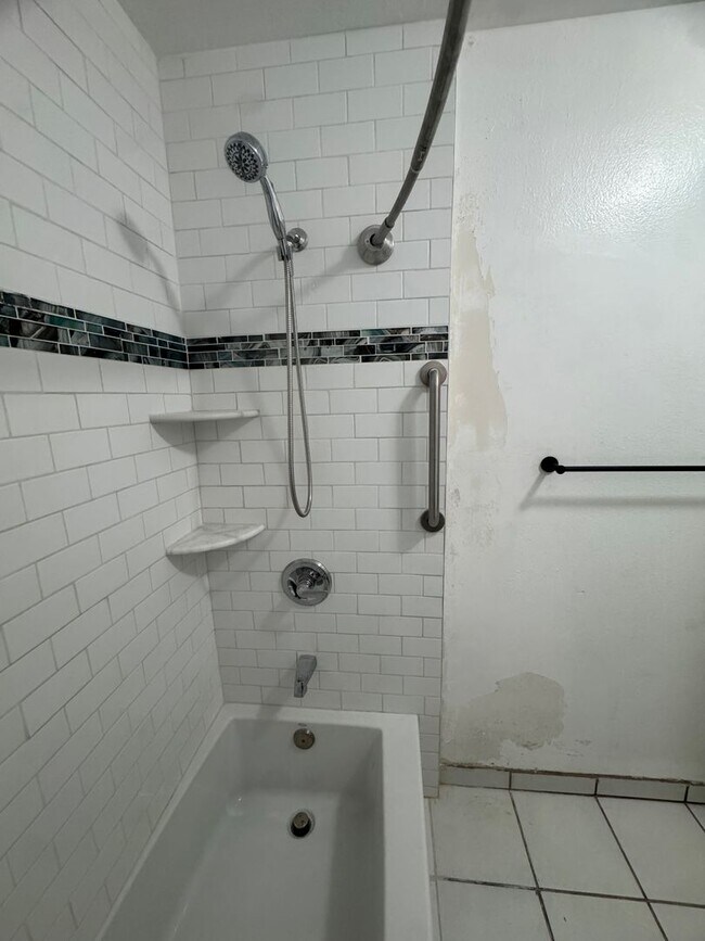 7033 Perry Rd Unit B