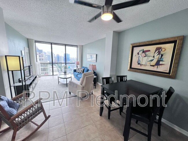 Photo - 1280 W Peachtree St NW Unidad #3707 Rental