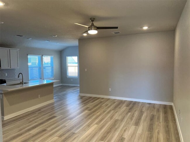 Photo - 404 Coda Xing