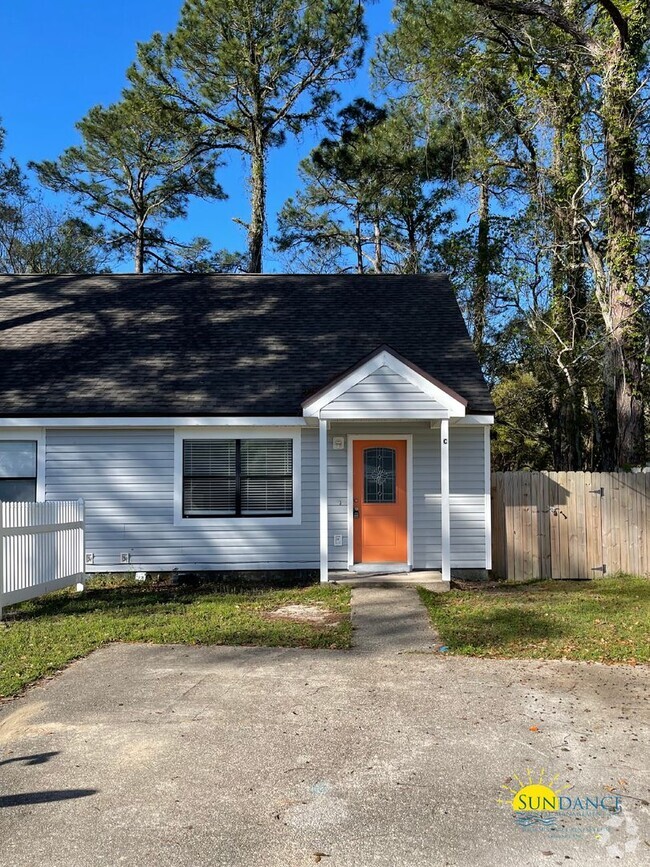 Building Photo - Great Townhome in Fort Walton Beach!